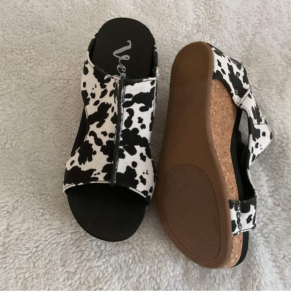 Black and White Women's Sandals - Picture 4 of 6